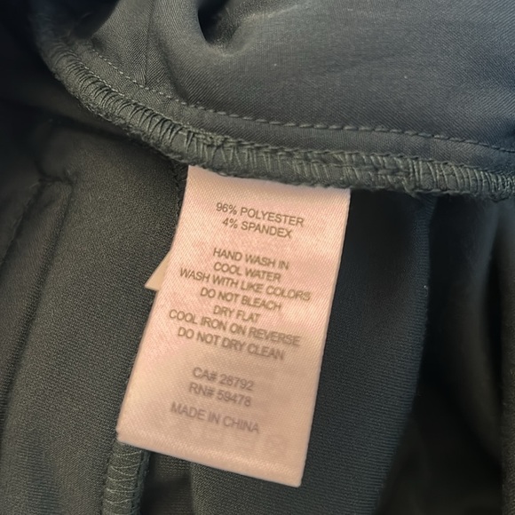 Maison d’ Amelie Hunter green velvet feel pants Gold button accents size 10 EUC - Picture 8 of 8